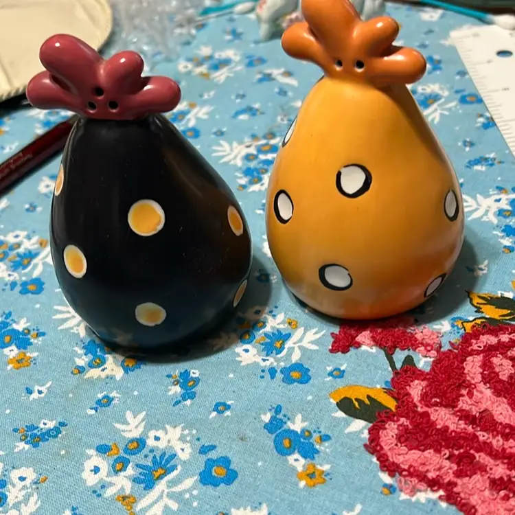 Sweet salt and pepper shakers