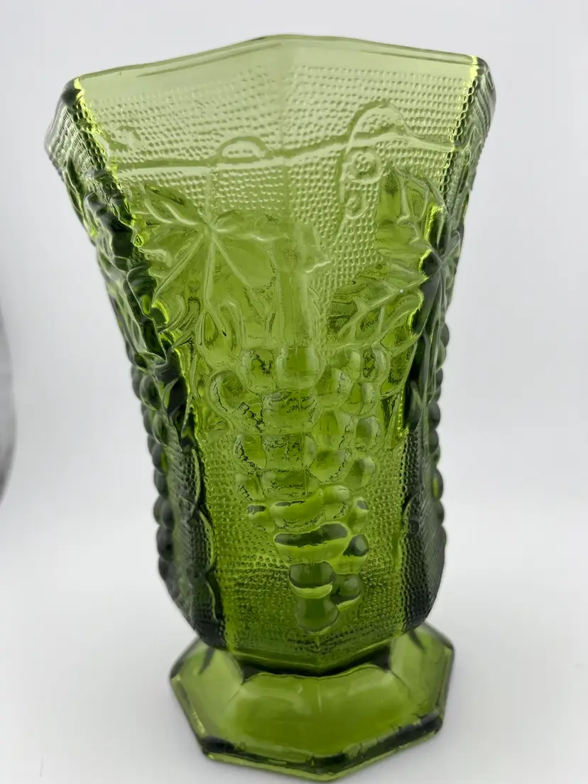 Anchor Hocking Vintage Grape Pattern Octagonal Vase w/ pedestal