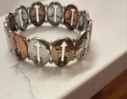 STRETCH BRACELET WITH ARROWS