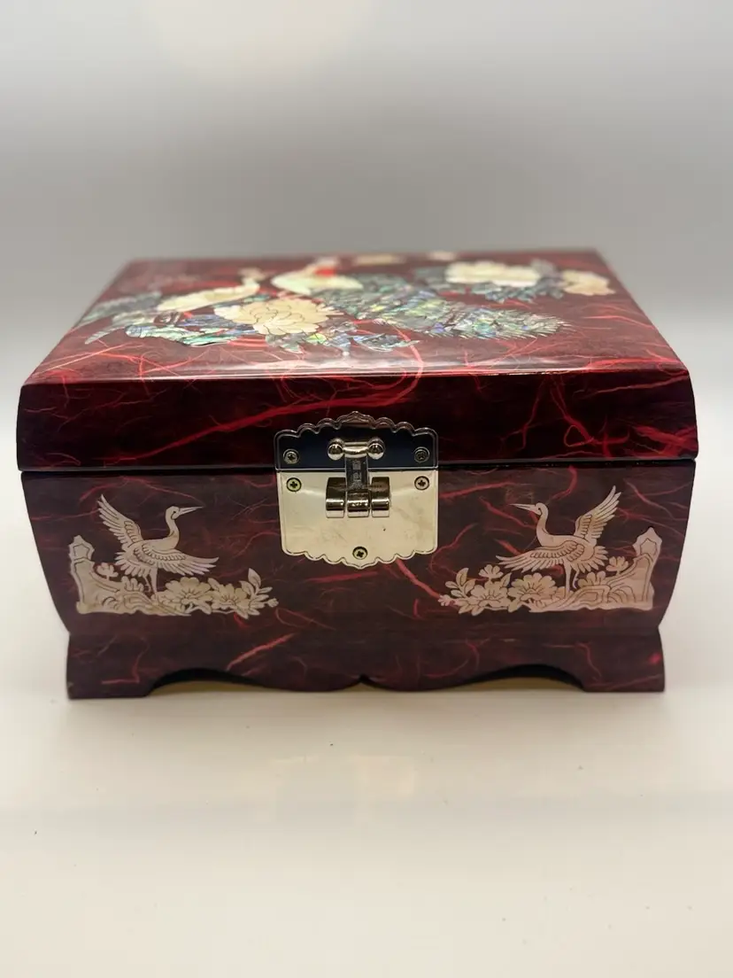 Traditional Korean Mother Of Pearl Lacquer Jewelry/Music Box Iridescent Peacock Design - Stunning Condition