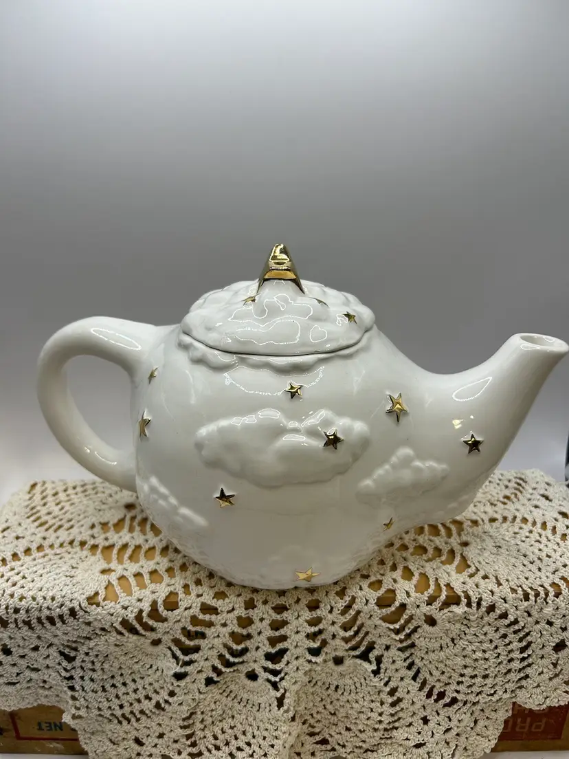 Angelic, Splendor, CS White Clouds And Stars Teapot 9 1/2 X 5 1/2 no chips/cracks