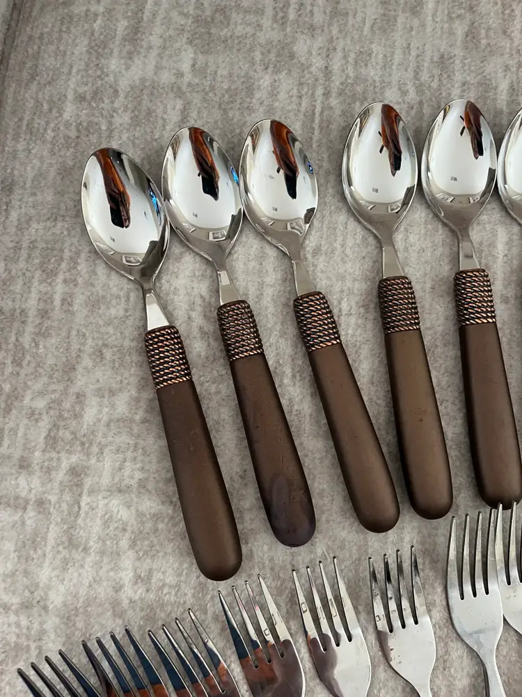 40 Piece Brown Faux Wood Handle Flatware Stainless China Unbranded