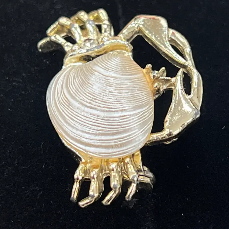 Vintage Signed Gerry's Crab Brooch Gold Tone Lucite Shell 1” Pin J6934 Unsigned
