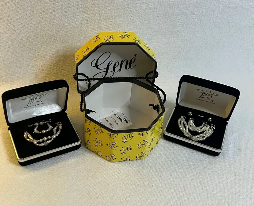 Vintage 1999 Ashton Drake Gene’s Doll Jewelry Set And Hat Box NWOT