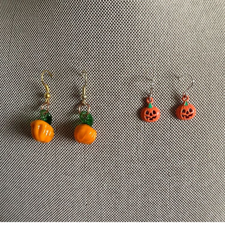 Set Of 2 Vintage Halloween Pumpkin Earrings - Glass And Charm