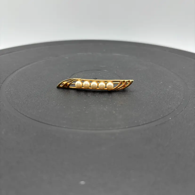 Faux Pearl Pin
