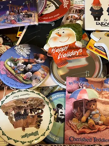 Pinback Buttons And Other Smalls $1 Starts