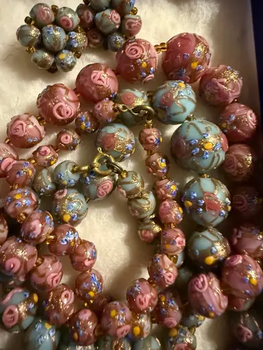 Estate Sale/Auction Jewelry Wedding Cake Bead Necklaces 