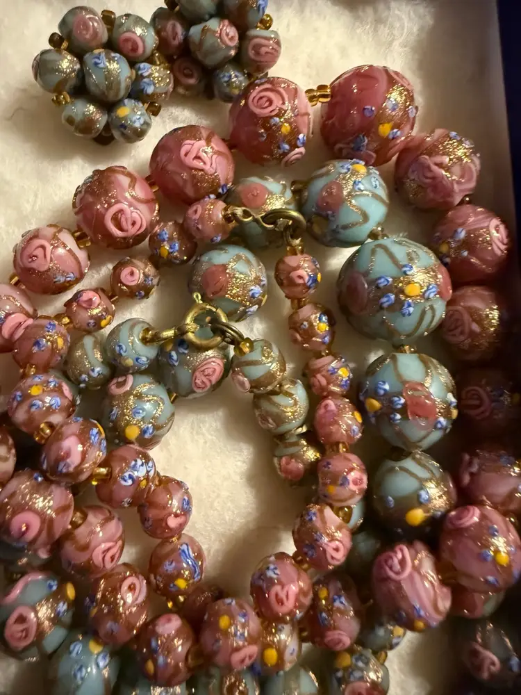Estate Sale/Auction Jewelry Wedding Cake Bead Necklaces 