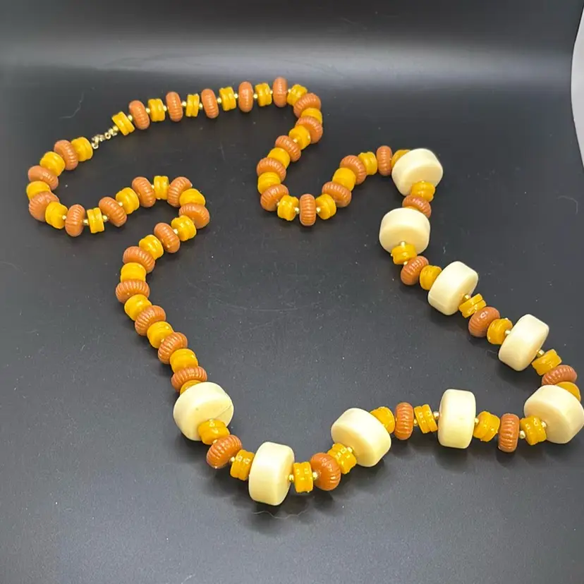 Vintage 17” Drop Plastic Bead Necklace C-clasp