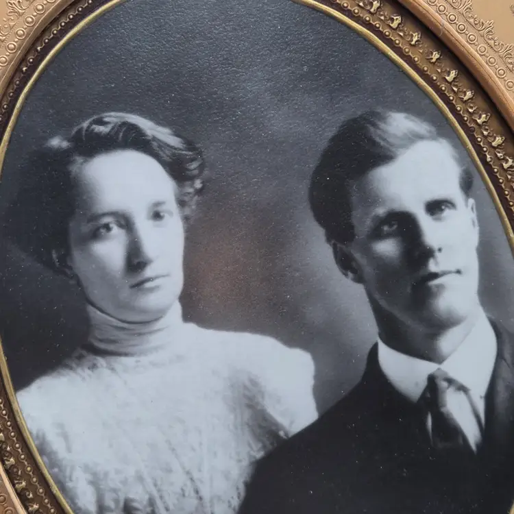 VTG Antique Picture Of Couple Framed Gold Gilt Regency with Metal Matting