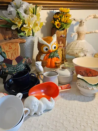 Pre-bids are ON - Vintage Variety- Easter, Halloween, Pottery, Glass & More 