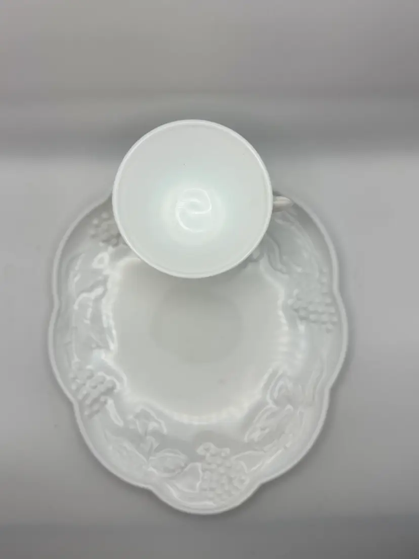 Set of 4 Colony Harvest milk glass snack plate and punch/snack cup set.  Tray - 10”x8”; Cup - 3”