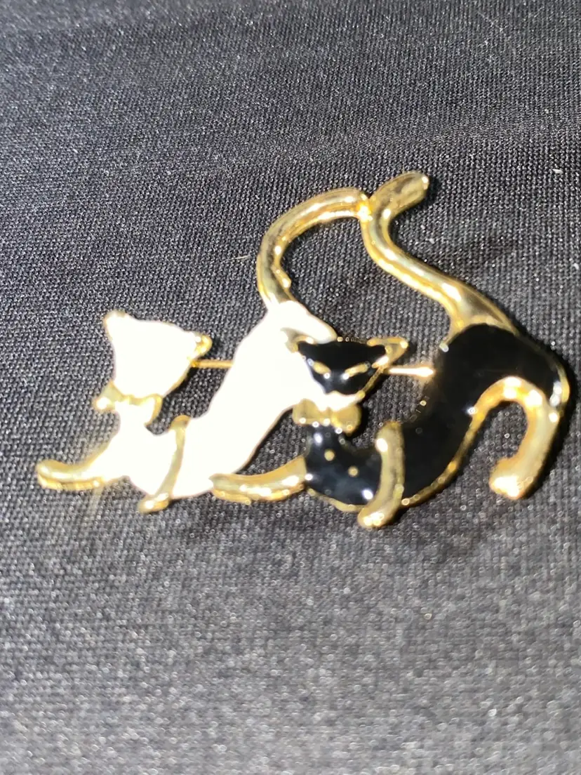 Sale 25% + Off- Vintage Brooch As Pictured (was $7)