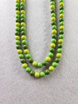 # 01 Vintage Plastic Necklace