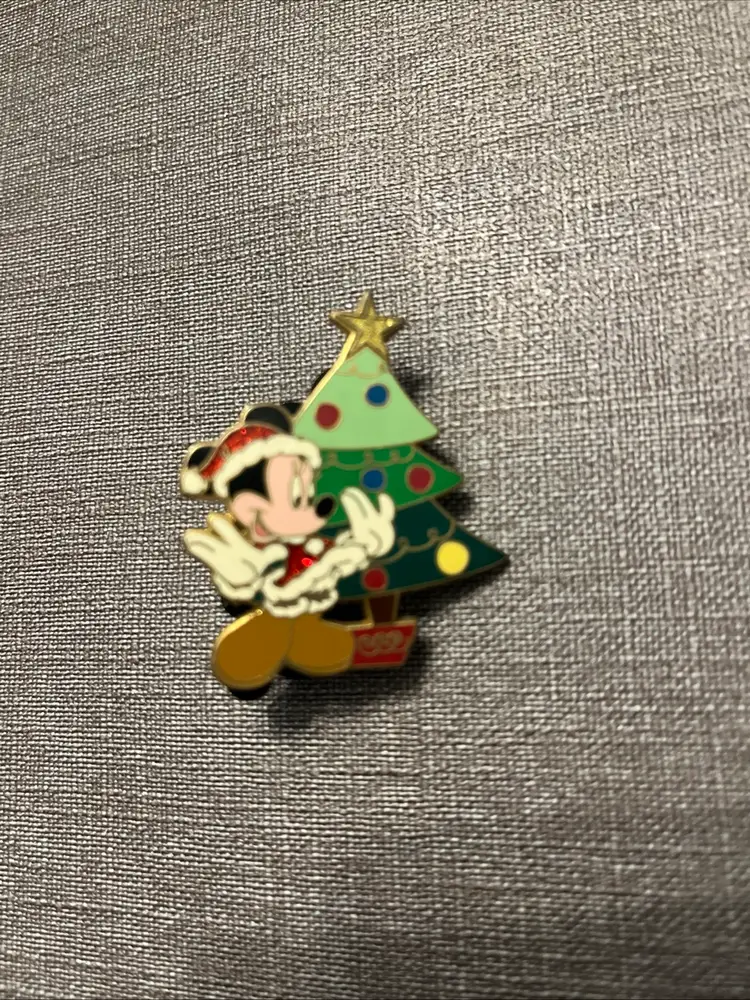 Disney World 2007 Minnie Mouse Christmas Tree Pin
