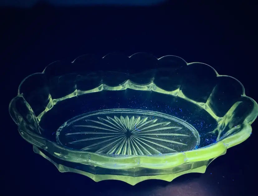 Beautiful Crystal Serving Dish - Magnesium UV Glow
