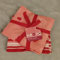 Valentine's Day kitchen towels. Set of 2. 18 x 28.