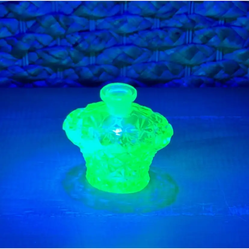 GLOWY GLASS! Vintage Uranium Glass Art Deco Style Perfume Bottle 3” Beautiful Glow Under Black Light Czechoslovakia