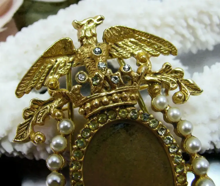 Vintage Florenza Faux Pearl Eagle Rhinestone Pin Photo Frame Brooch w/ Easel