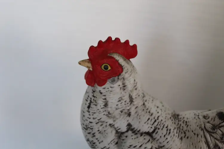 Vintage Lefton Hen Chicken Figurine Hand Painted TWP03477 5.25 In Tall