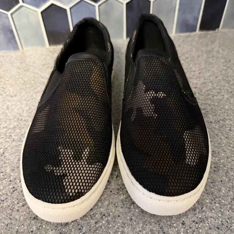 This is a pair of Bar III men's Rex slip-on sneakers in black with a camo-print mesh upper 7.5 Like New