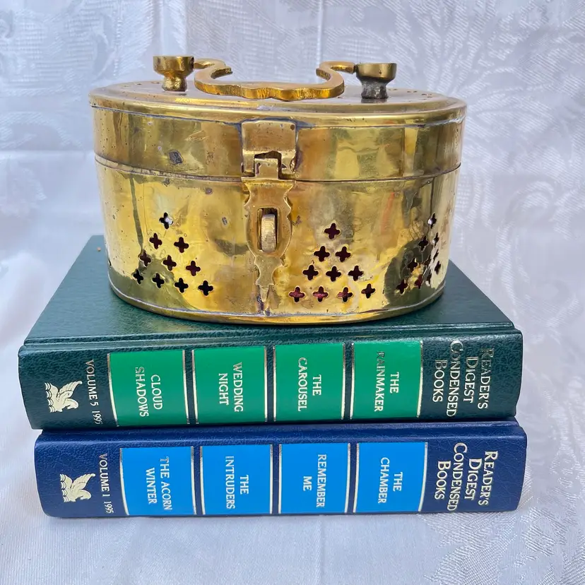 027 Vintage Brass Reticulated Made In Pakistan Cricket Box With Latch 6.25" X 4.75" X 4.25"