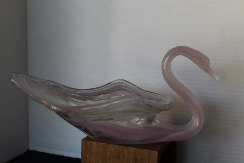 Vtg Pink And White Swirl Art Glass Swan Dish. Ozark/Sooner Made?