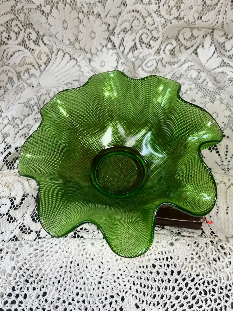 018 Iridescent Green Waffle Ruffle Handkerchief Italia 9.25" X 3.75" Bowl