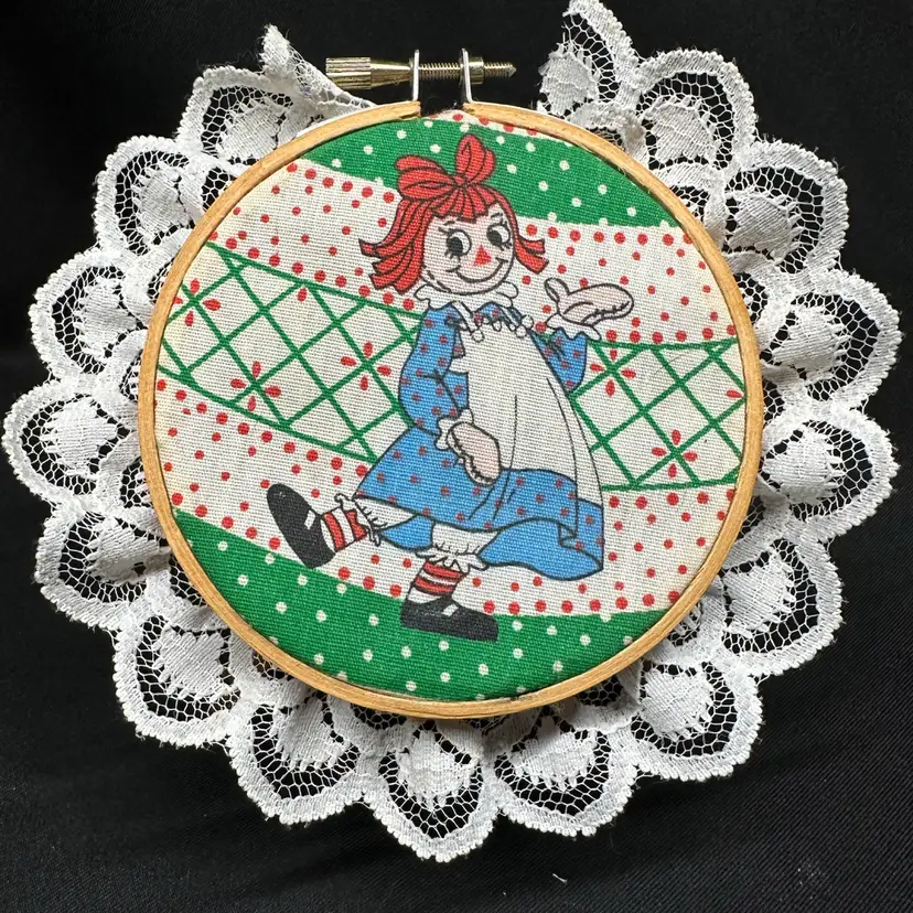 Vintage Raggedy Ann Embroidery Hoop Art - Lace Ruffle Nursery Decor (Stand Not Included)