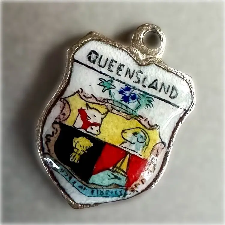 Australia - Queensland Vintage Enamel Souvenir Travel Shield Bracelet Charm - Silver Plate