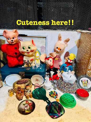 Kitschy Vibes!  And Delft! 