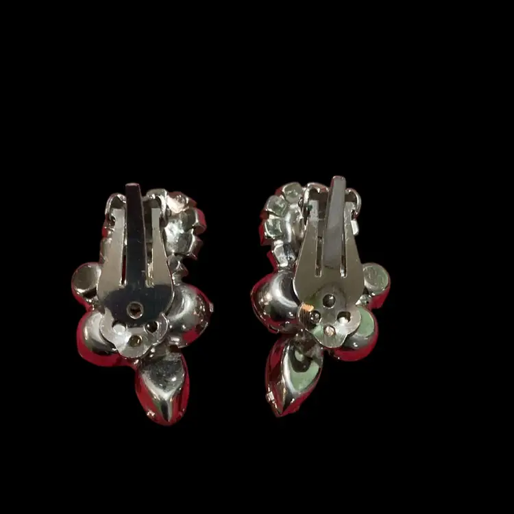 BLING !!!! ALERT!!! lol !!! Gorgeous Vintage Silvertone Glass Prong Set Crystals Clip Earrings!!!