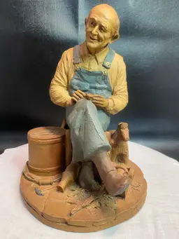 1985 Thomas Clark Uncle Whit 8” Figurine