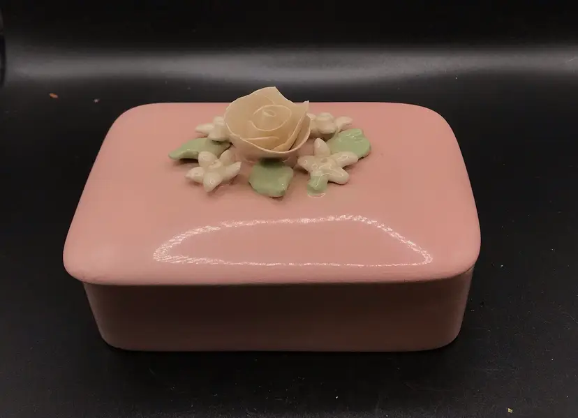 Pale pink vanity trinket soap box Read