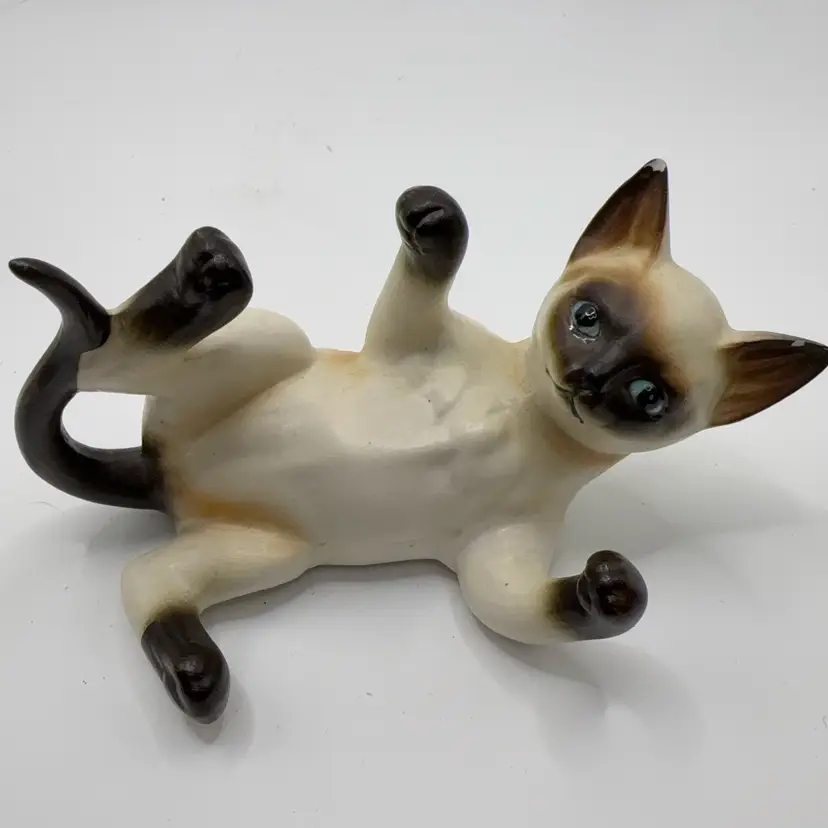 Left on Playing Cat 4.5” X 2” Note Chip On Ear