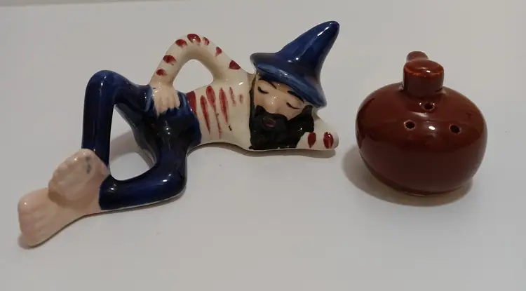 Hillbilly Moonshiner Lazy Daze Salt & Pepper Shaker Set!  Had A Little Too Much Moonshine!