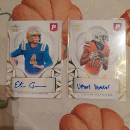 Lot of 16 College football cards. 2 auto's, 1 #'d +. Letter G H.