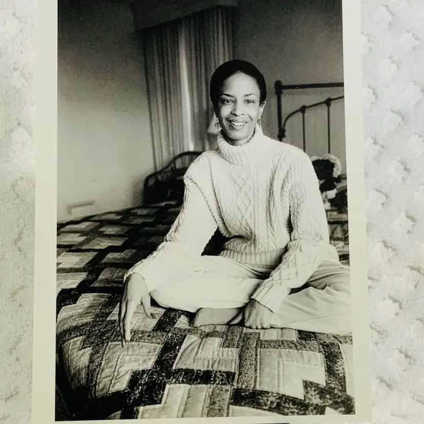 Vintage Postcard Black Writers
PHOTOGRAPHS BY JILL KREMENTZ
CONNIE BRISCOE, Falls Church, Va., February 15, 1996
Connie Briscoe added a fresh new voice to contemporary fiction with her debut novel, Sisters d- Lovers (1994), a witty and instructive tale of three sisters living in Washington, D.C. Her literary gifts were reaffirmed in the best-selling Big Girls Don't Cry (1996). Deaf for most of her adult life, Briscoe is former managing editor of American Annals of the Deaf at Gallaudet University.
POMEGRANATE BOX