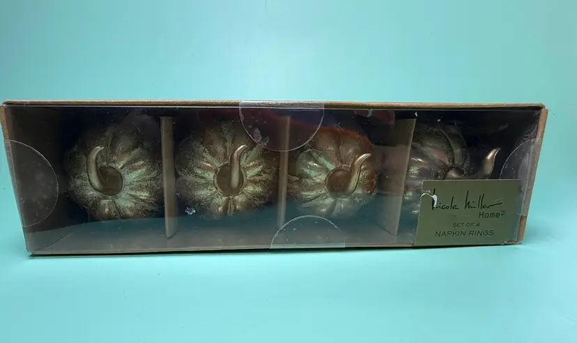 4 Nicole Miller Home Distressed Gold Tone Figural Pumpkin Napkin Rings NEW NIB