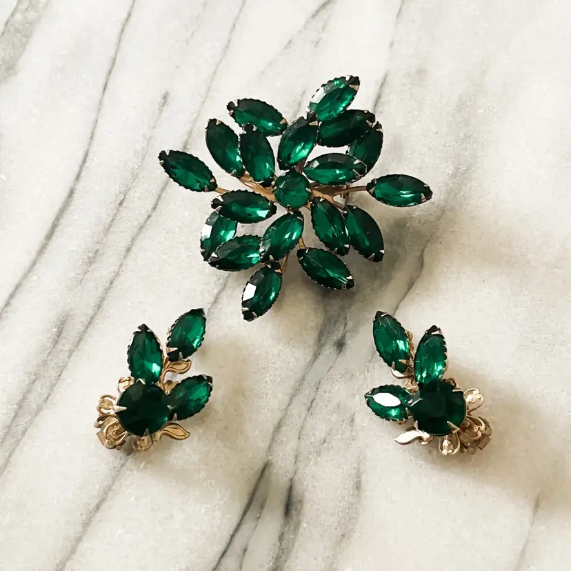 Vintage Crystal Jewelry Set Brooch Clip On Earrings Green Gold Estate Jewelry