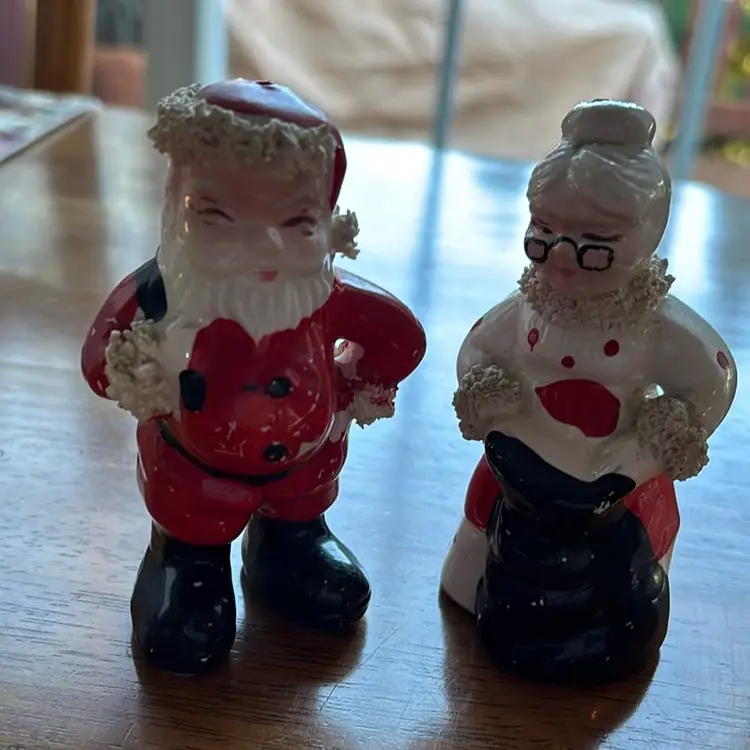 Kreiss Santa And Mrs. Clause Salt & Pepper Shakers