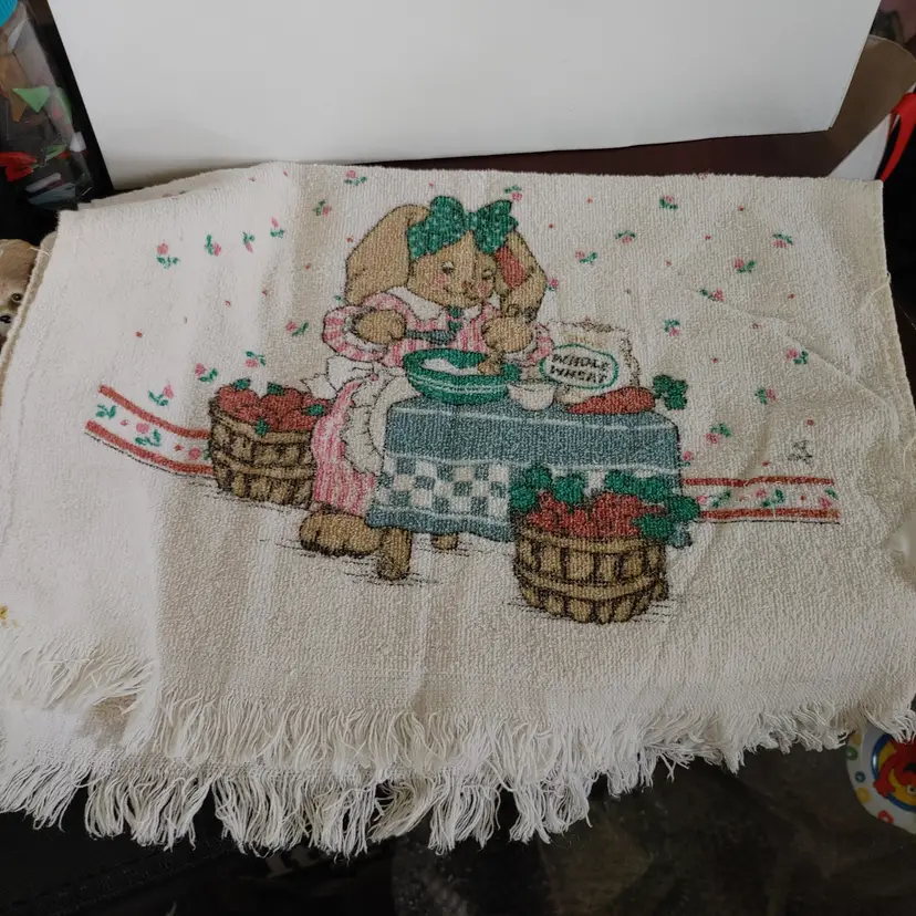 Bunny hand towel. Vintage condition.