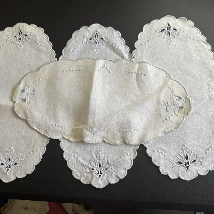 3 Tulip And 1 Vintage Lily Linen Pieces