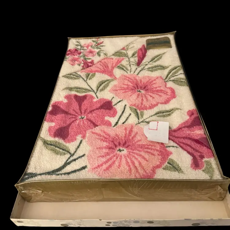 Vintage Towel Set In Original Box
