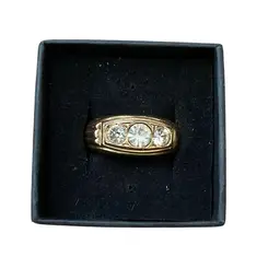 11.5 Men’s Gold Toned Ring With 3 Stones