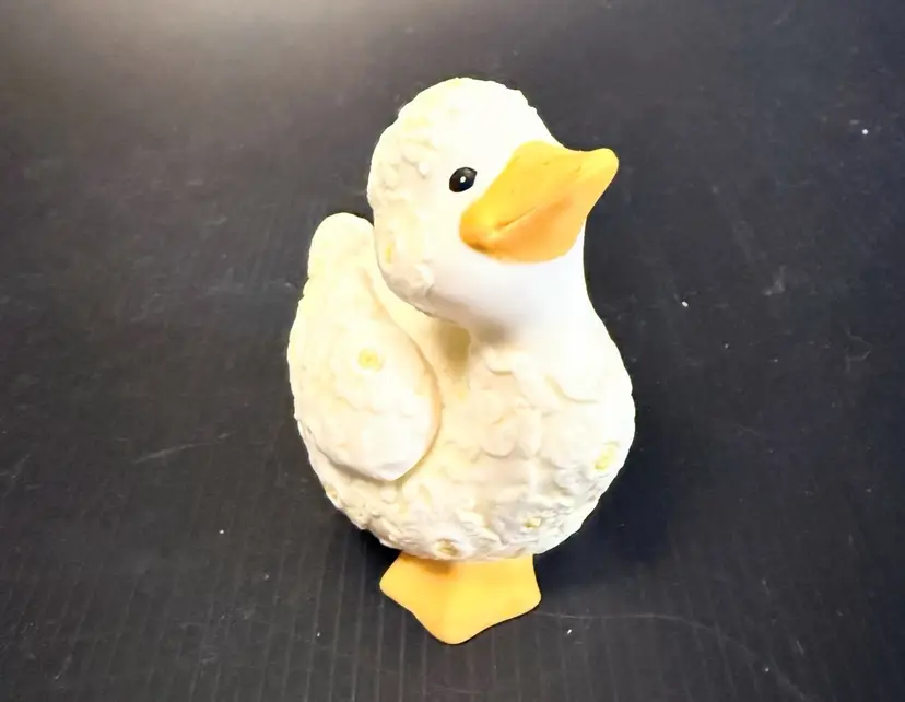Vintage Enesco Cute Duckling With Embossed Daisies Figurine Easter Floral Yellow