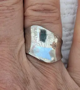 Vintage Sterling Silver Modernist Band Ring with Sleek Wave Design, Size 6