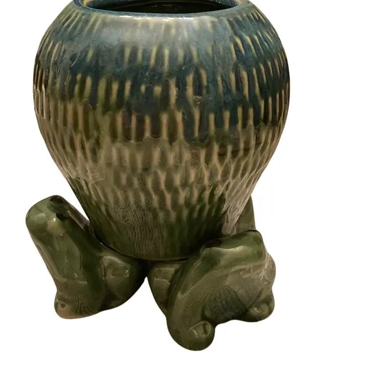 Adorable Ceramic Planter/ Vase With Three Frogs
