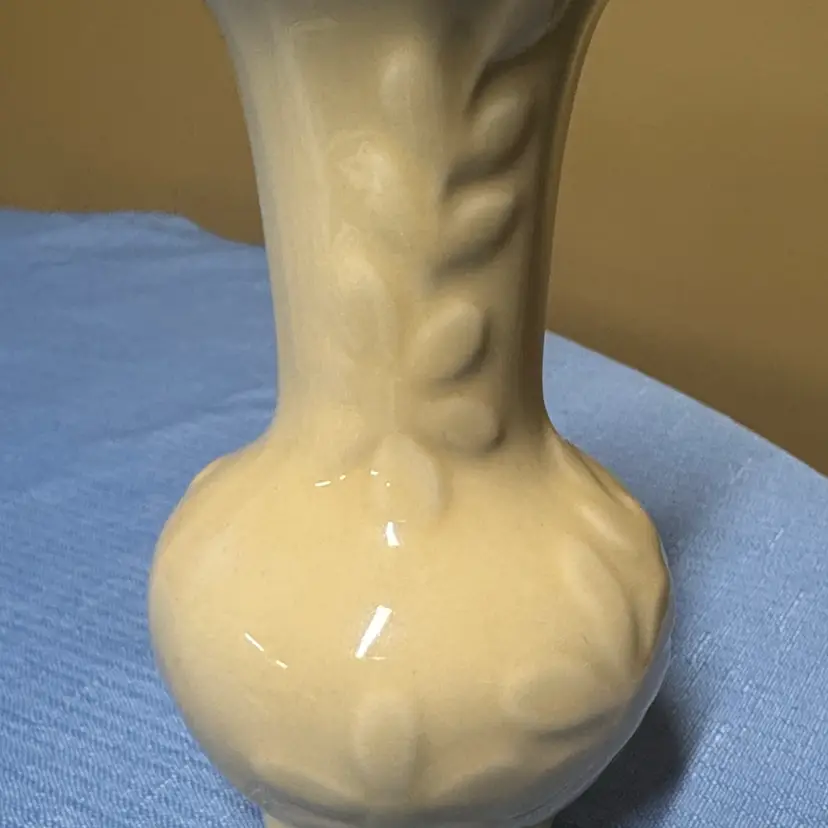 Shawnee Yellow Daisy Embossed 5” Vase